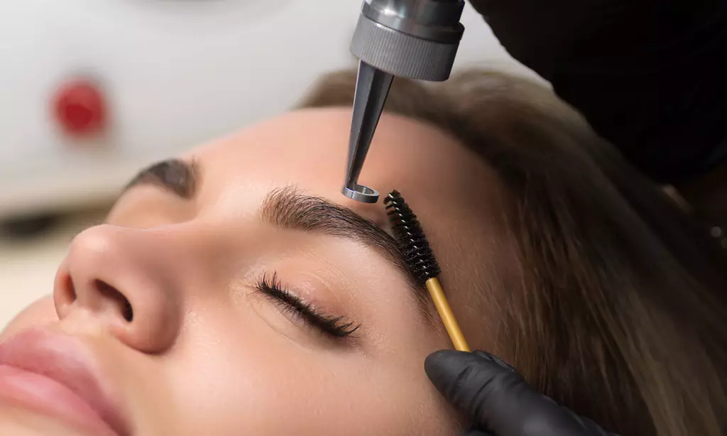 Kalıcı Makyaj Rehberi: Microblading’den Eyeliner’a Yüzünüzü Yeniden Tanımlayın